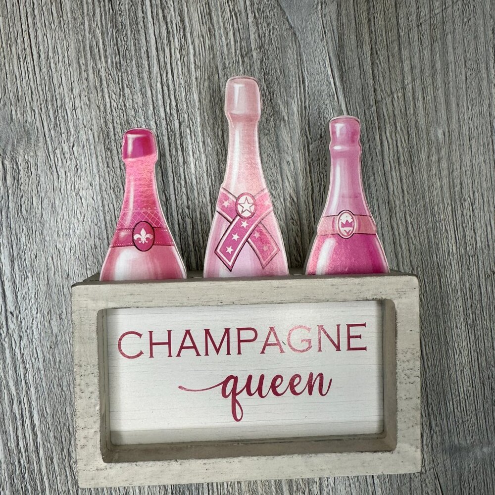 NWT Champagne Queen Tabletop Decor